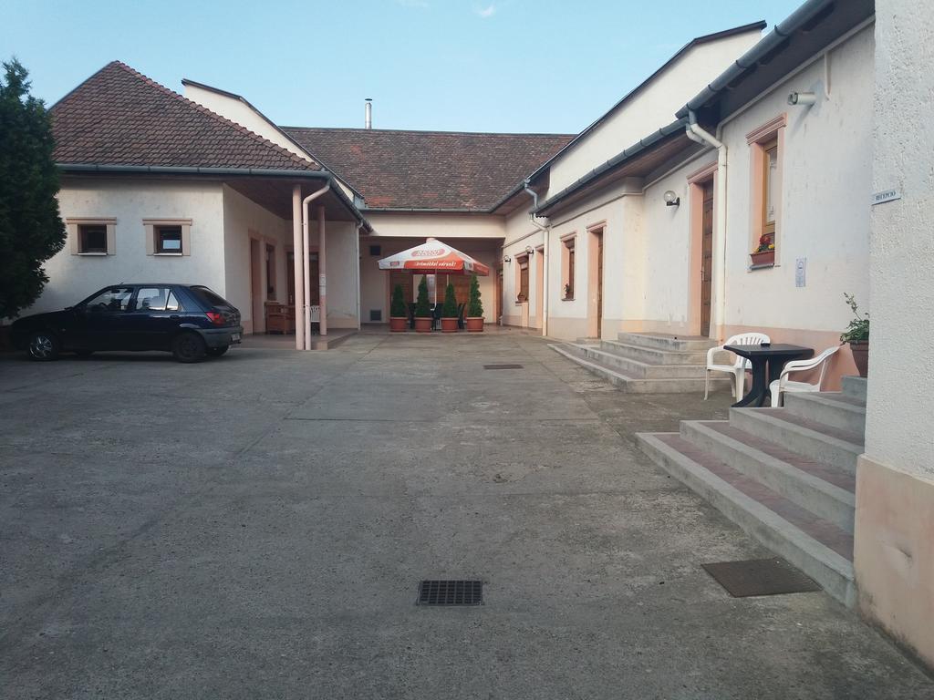 Rákóczi panzió Debreczyn Zewnętrze zdjęcie